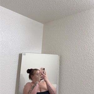 Meet your Posher, Avery